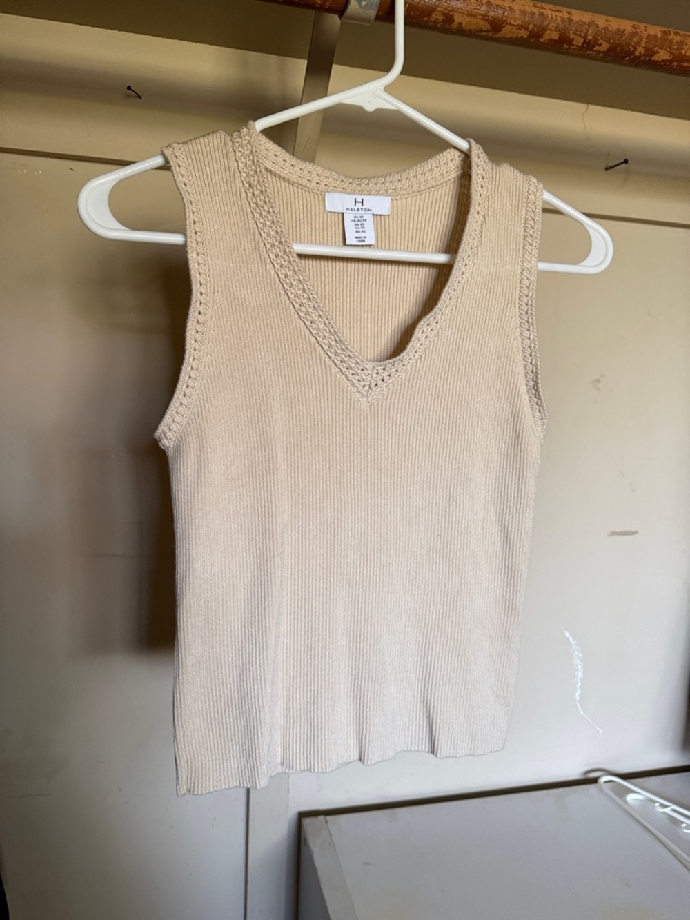 H by Halston Cream Ribbed V-Neck Tank Top